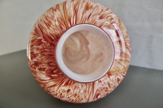 Image 1 of Drie Sfeervolle Druppelvormige Hanglampen van Rood Gemarmerd Opaline Glas