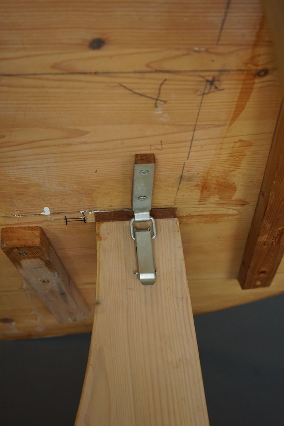 Image 1 of Architektonisch gestalteter, handgefertigter Esstisch aus weiß gekalktem Kiefernholz, 1970er Jahre