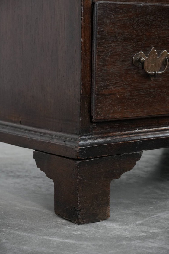 Image 1 of Commode ancienne anglaise en chêne, subtile, datant du XVIIIe siècle