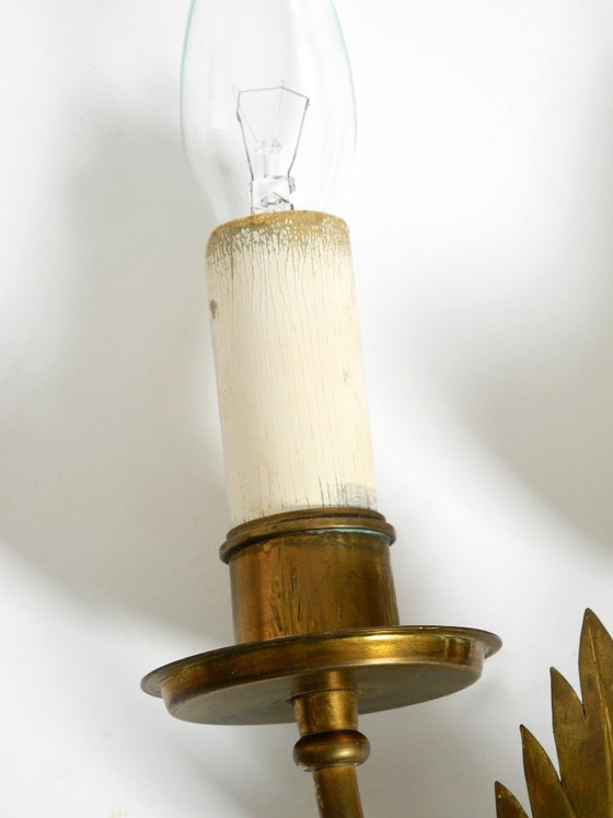 Image 1 of Une paire de rares et belles appliques murales en laiton modernes du milieu du siècle par Vereinigte Werkstätten