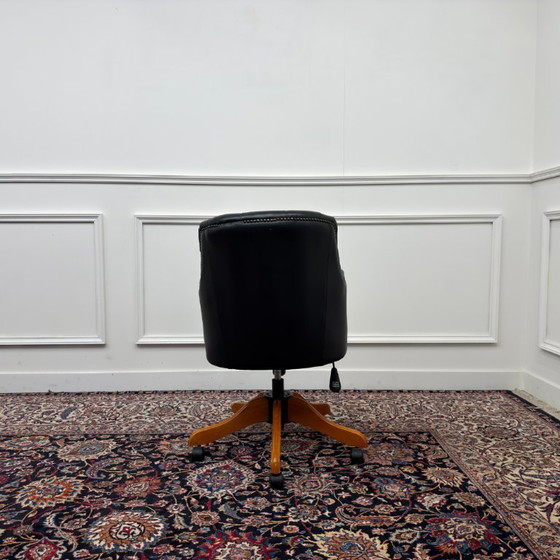 Sedia da ufficio Chesterfield inglese nera – Sedie da ufficio, Leather, Wood (photo 4 of 7)