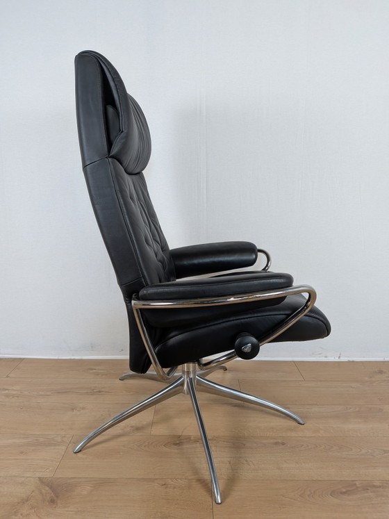 Image 1 of Poltrona reclinabile Stressless Magic | Pelle nera | Design scandinavo