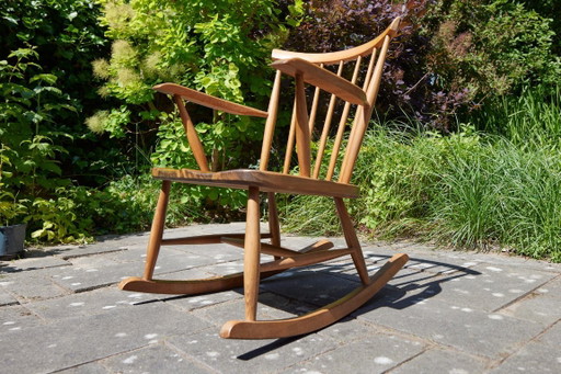 Sedia a dondolo in legno di metà secolo, anni '50/'60 - Scandinavia