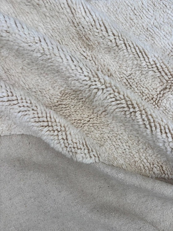 Image 1 of Modern Moroccan Beni Ouarain Wool Rug – 200x290 cm (6.5x9.5 ft) – Handmade Natural Cream Geometric Rug