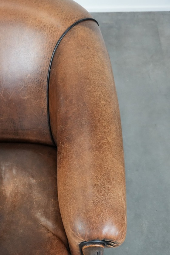 Image 1 of Vintage schapenleren clubfauteuil met een mooi patina