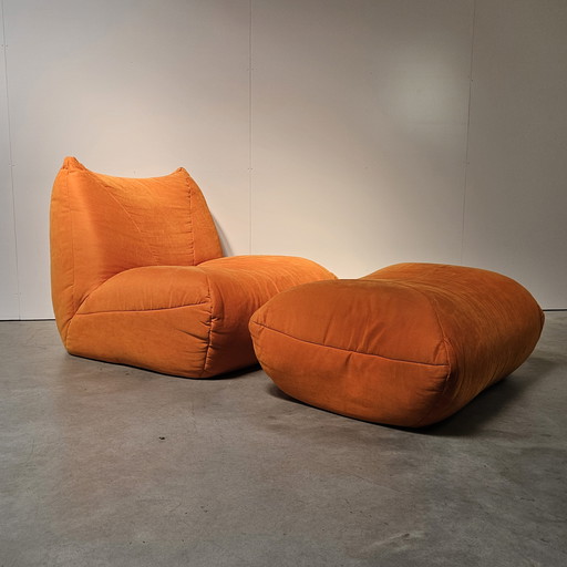 Sillón de salón vintage con reposapiés