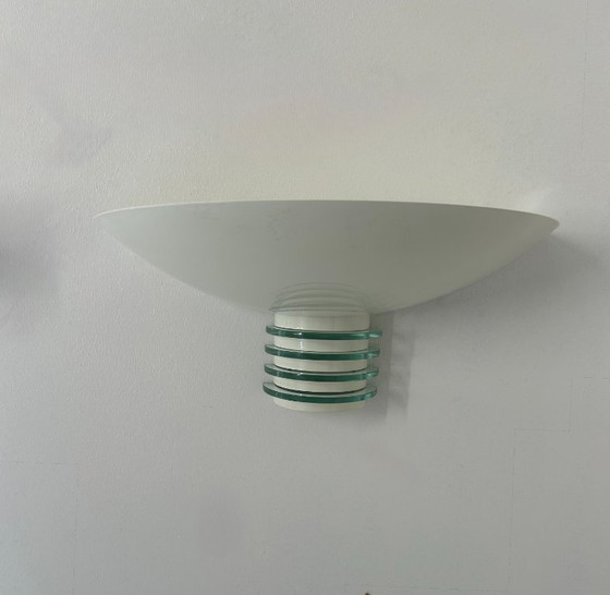 Image 1 of Coppia di applique postmoderniste, metallo bianco e vetro, Francia 1980