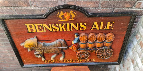 Image 1 of Insegna decorativa vintage in rilievo 3D in legno, realizzata a mano, della birra Benskins Ale.