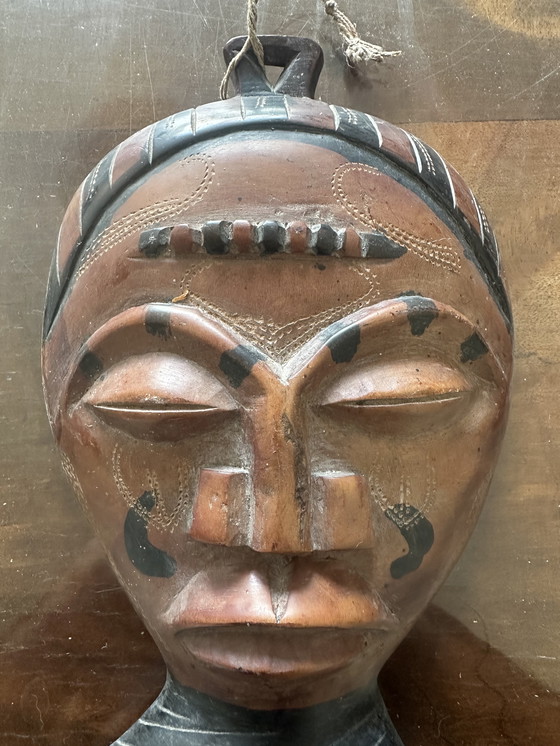 Image 1 of Petit masque Africain en bois sculpté début XX e siècle