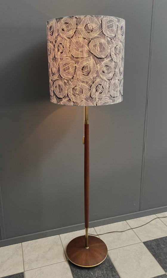 Image 1 of Lampada da terra vintage in teak con paralume stampato a ciambella