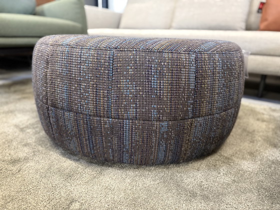 Image 1 of Design on Stock Barrell 80 Pouf in tessuto Nevada blu