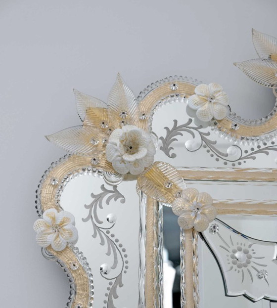 Image 1 of Specchio veneziano in vetro di Murano con fiori dorati del XX secolo