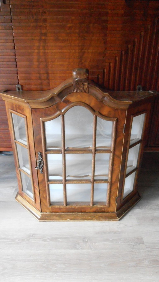 Classic Vintage display case walnut front, with key