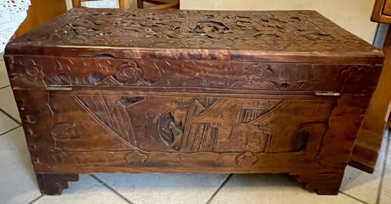 Image 1 of Grande baule antico asiatico in legno intagliato