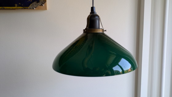 Image 1 of Suspension vintage en verre opalin vert, années 1920