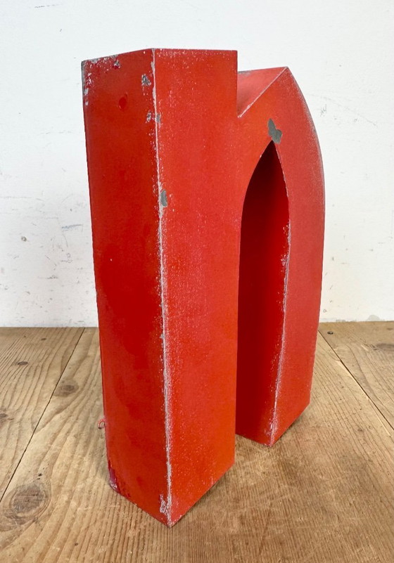 Image 1 of Lettera N in ferro rosso vintage, anni '70