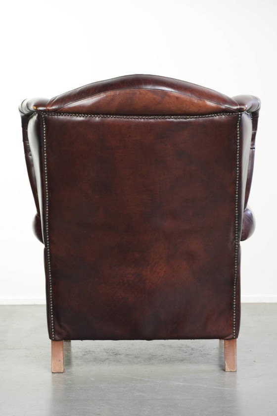 Image 1 of Comfortabele rundleren oorfauteuil in Engelse stijl met een prachtige warme kleurstelling en een karaktervolle uitstraling