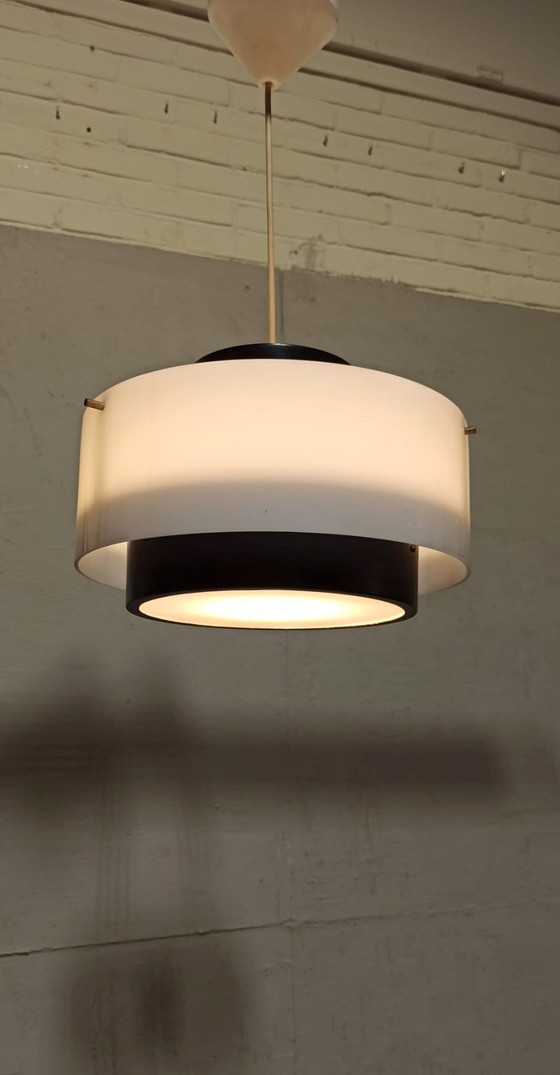 Image 1 of Lampada a sospensione moderna di metà secolo in bianco e nero