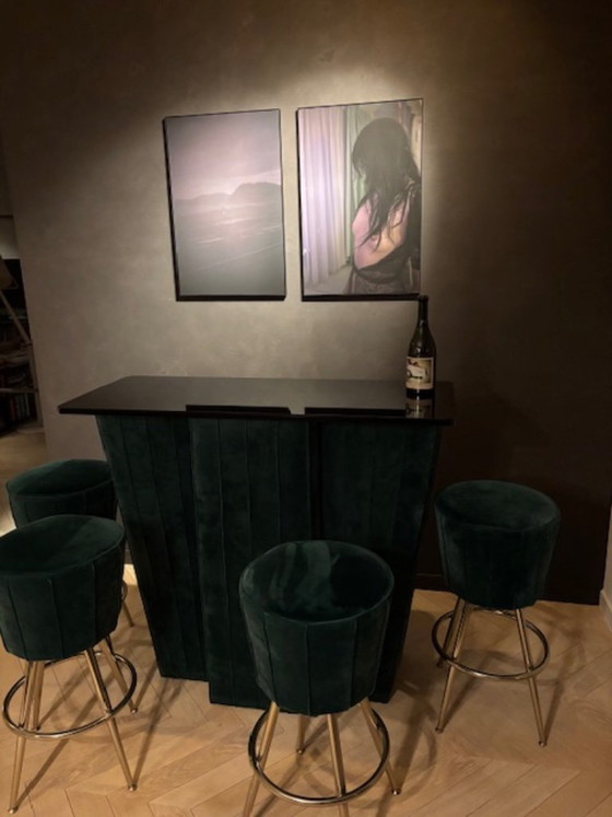 Image 1 of Barra elegante en terciopelo verde