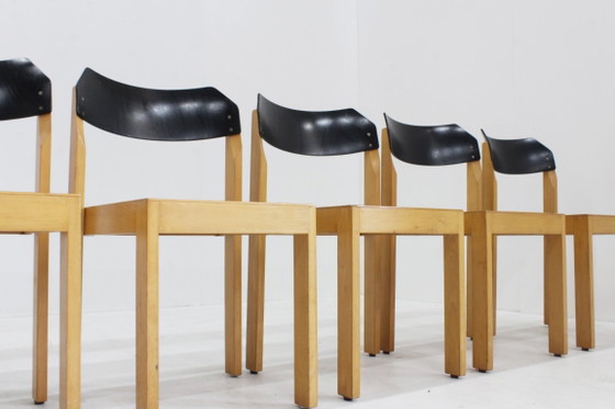 Vintage stackable dining chairs set of 5 – Wood (photo 2 of 8)