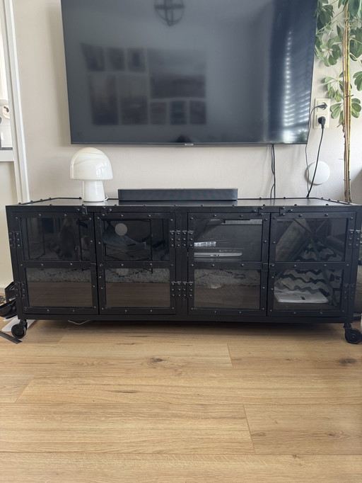 Industrieller TV-Schrank - Loods 5
