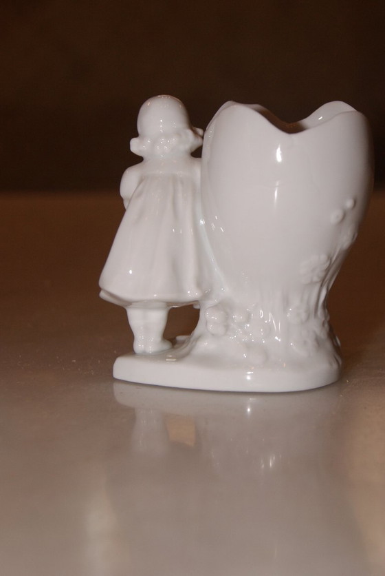 Image 1 of Statuetta bambina Royal Family