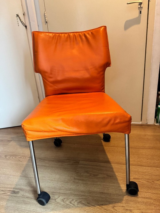 4 chaises de salle à manger design en stock – Design on Stock, Leather, Metal (photo 7 of 12)