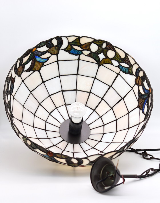 Image 1 of Tiffany Stijl Plafondlamp – Handgemaakte Vintage Hanglamp van Gekleurd Glas