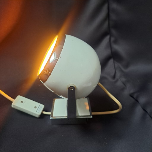 Eyeball Space Age Wall Lamp - Glossy White Aluminum & Chrome-plated Steel (1970s)