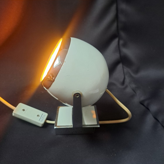 Image 1 of Eyeball Space Age Wall Lamp - Glossy White Aluminum & Chrome-plated Steel (1970s)