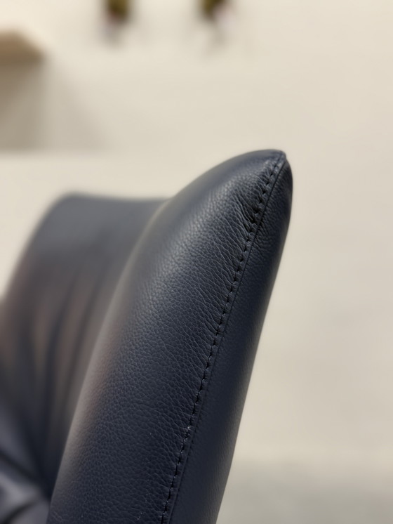 Image 1 of Poltrona Leolux Lloyd con sgabello Raffino Dragonfly