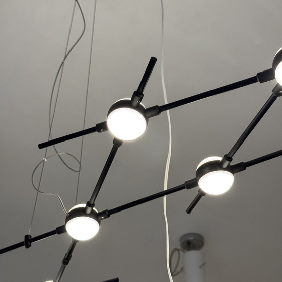 Lámpara colgante LED moderna con diseño de metal negro y riel esférico – Lámparas de araña, Plastic (photo 4 of 6)
