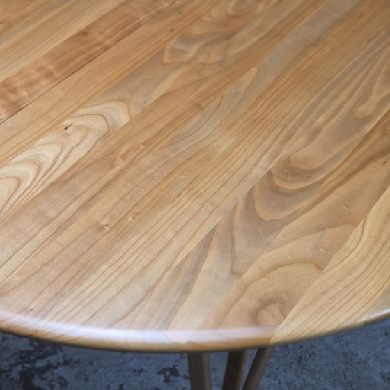 Image 1 of Haslev 'Timeless' tafel, vintage Deense verlengbare ronde / ovale  tafel