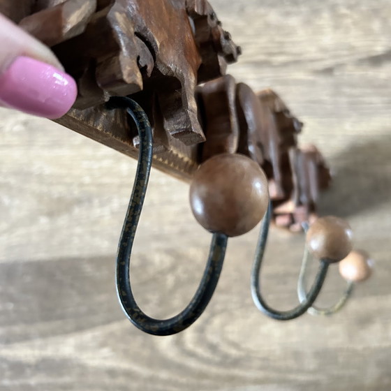 Image 1 of Appendiabiti vintage in legno a forma di mucca