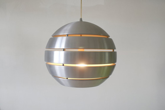 Image 1 of Suspension moderne de l'ère spatiale