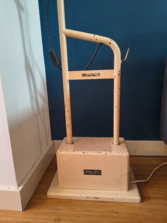 Image 1 of Due rare lampade per terapia UV Philips (1935) – Design industriale e medico