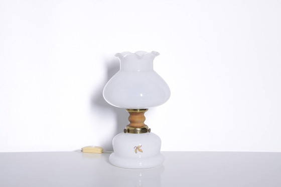 Image 1 of Petroleumlamp, glazen kap, opaalglas, retro jaren 70