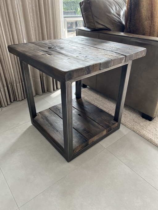 Axel Beistelltisch von Timothy Oulton