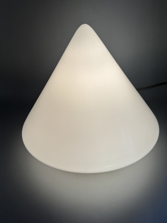 Image 1 of Plafonnier avec abat-jour conique en verre et monture en laiton