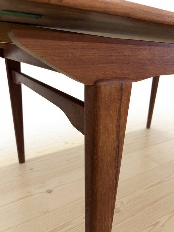 Image 1 of Deense teakhouten eettafel uit de jaren 60 van Ærthøj Jensen + Mølholm, jaren 60.