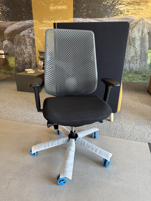 70x Herman Miller Verus office chair with 5-year warranty
