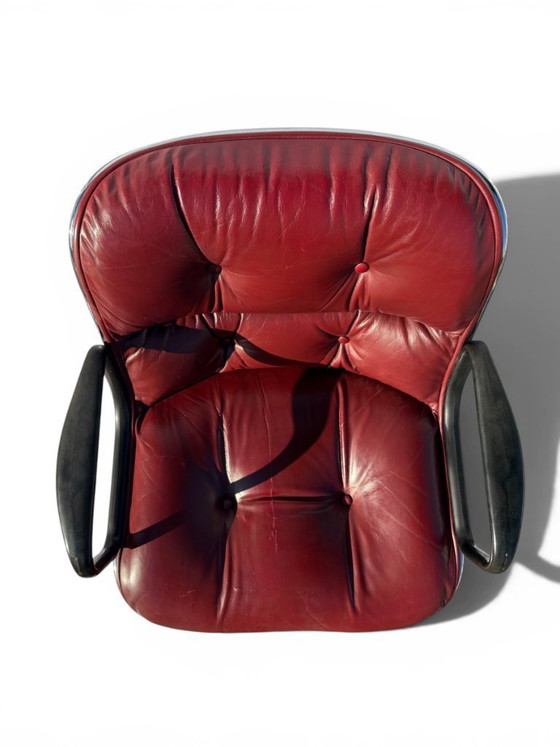 Image 1 of Charles Pollock bureaustoel, bordeauxrood leer - Knoll International (gesigneerde editie)