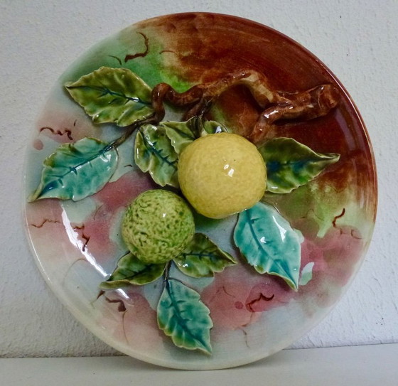 Image 1 of Décoration murale en relief de majolique française du XIXe siècle.