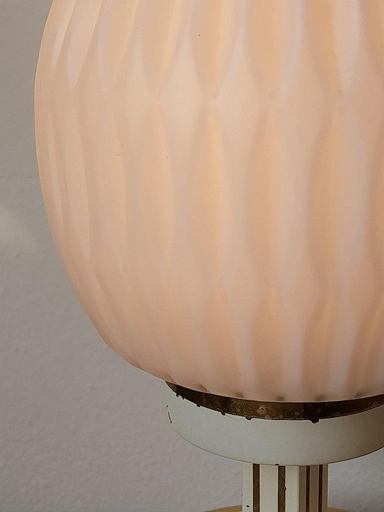 Vintage tafellamp met geribbelde opaline kap, Tafellampen, Glas, Metaal, Gold (foto 6 van 6)