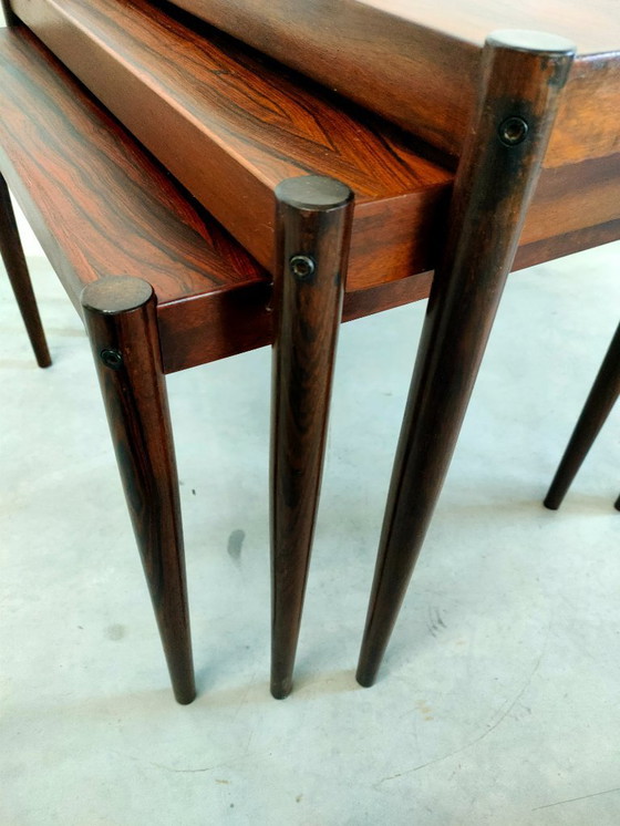 Image 1 of Tavolini laterali vintage in palissandro scandinavo/danese, tavolino portavaso, tavolino da caffè (impilabile)