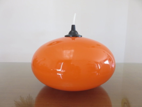 Image 1 of Suspension en opaline orange, 1970