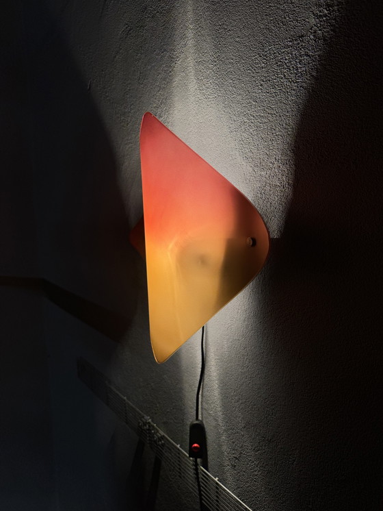 Image 1 of Wandlamp met warm kleurverloop