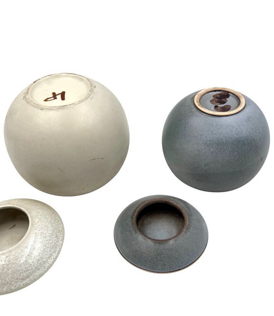 Image 1 of Set van 2 bolvormige aardewerken vazen ​​in mid-century modern stijl, Franco Bucci Italië ca. 1970