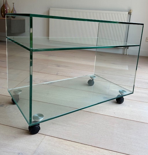 Meuble TV moderne en verre par Dabudae Fae