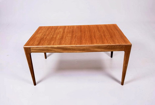 Een uitschuifbare teakhouten eettafel van Fonseca, vervaardigd door Younger Ltd, in mid-century modern stijl.